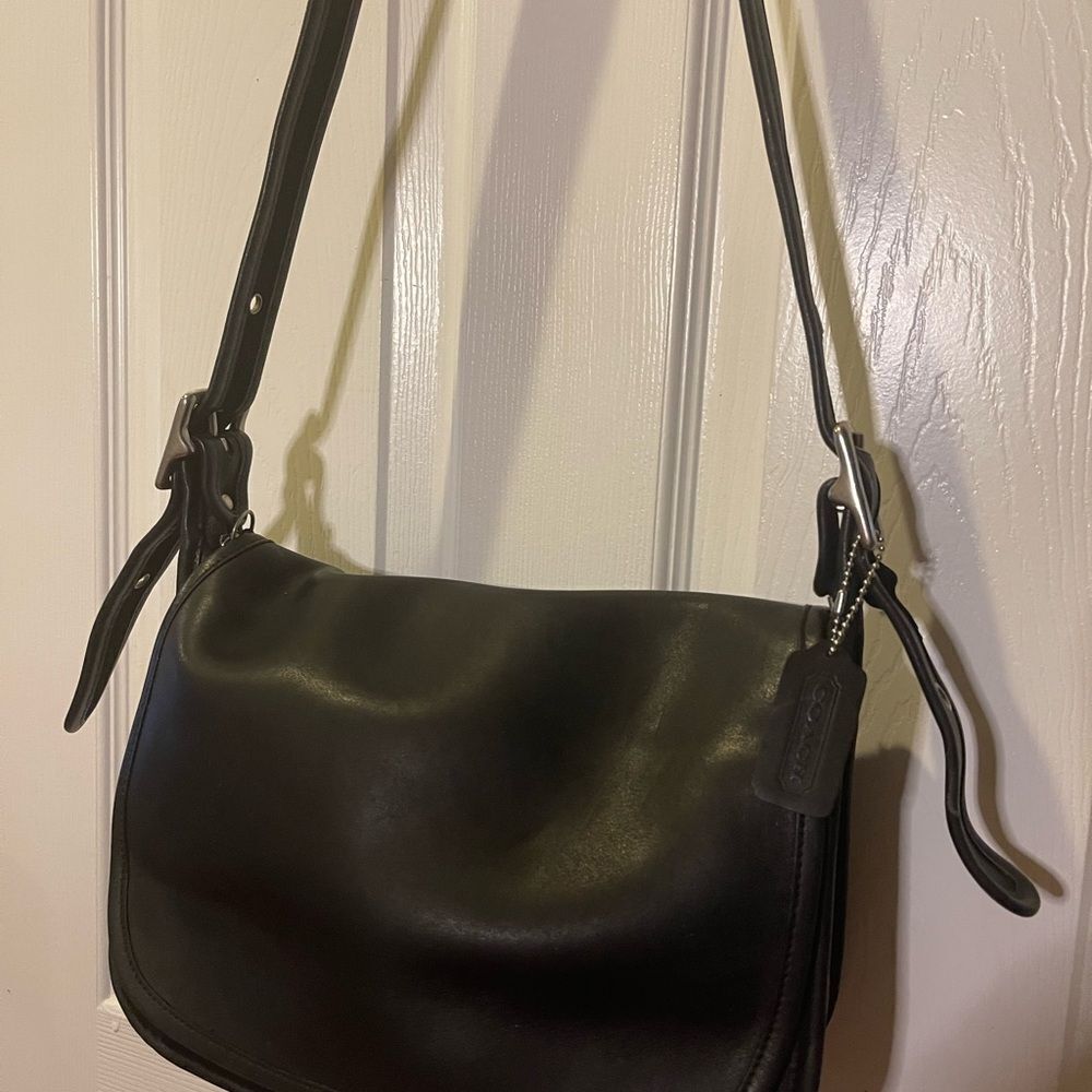 Vintage COACH 9951 Patricia’s Legacy bag crafted in black glove-tanned leather. - Picture 3 of 16